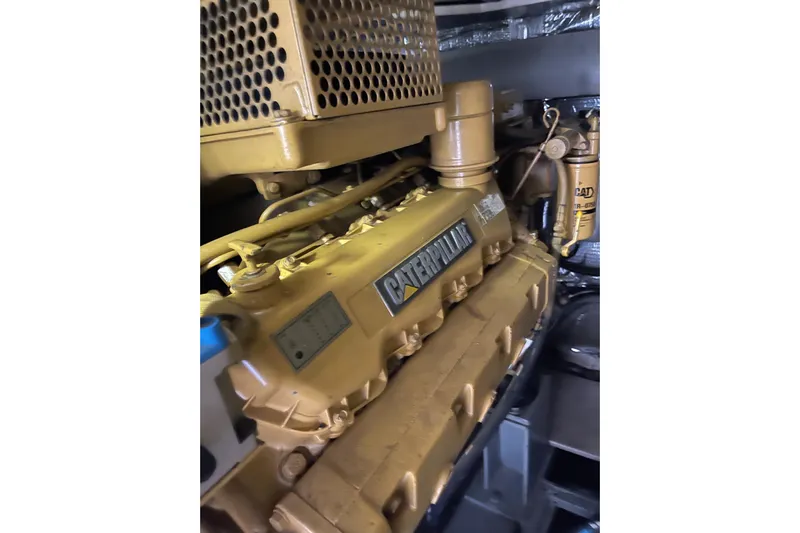Offshore Flyer Yacht Photos Pics Engine room of 2000 Azimut 46 Flybridge MY with Caterpillar engine.