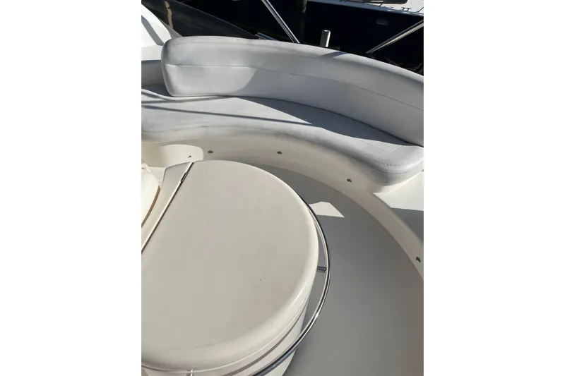 Offshore Flyer Yacht Photos Pics Luxurious seating area on 2000 Azimut 46 Flybridge yacht.