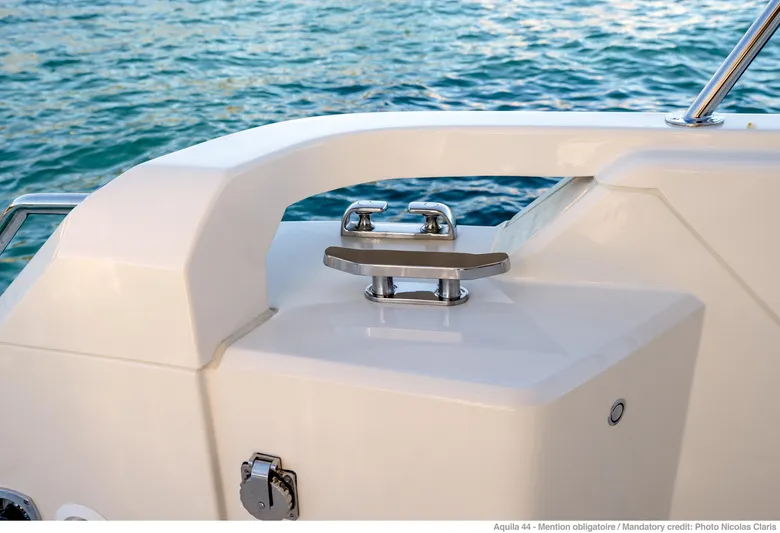 Aquila 44 Yacht Photos Pics 