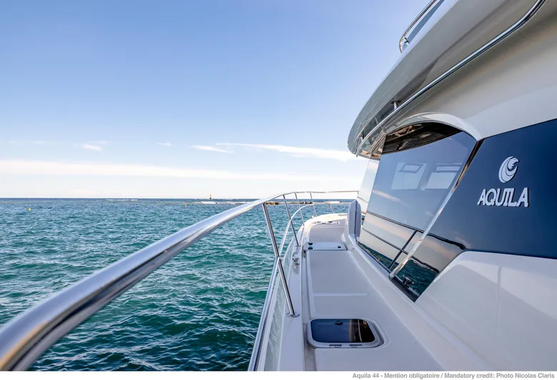 Aquila 44 Yacht Photos Pics 