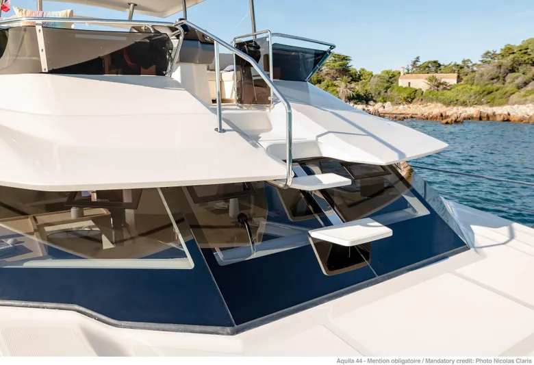 Aquila 44 Yacht Photos Pics 