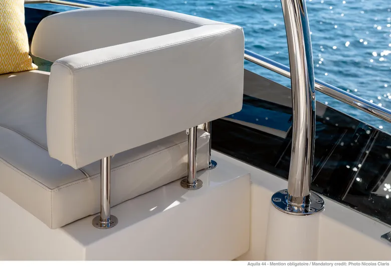 Aquila 44 Yacht Photos Pics 