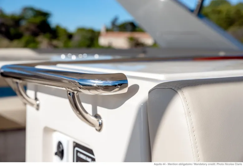 Aquila 44 Yacht Photos Pics 