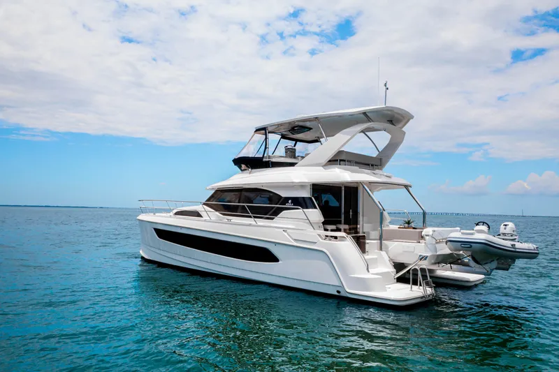 Aquila 44 Yacht Photos Pics 