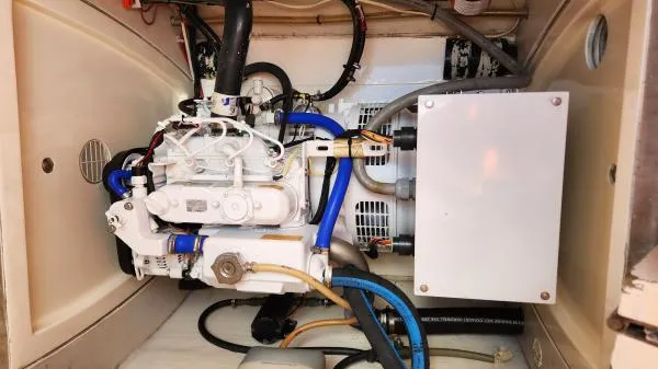 Fat Cat Yacht Photos Pics Engine compartment of a 1991 Custom Morelli-Miller, featuring various hoses and components.