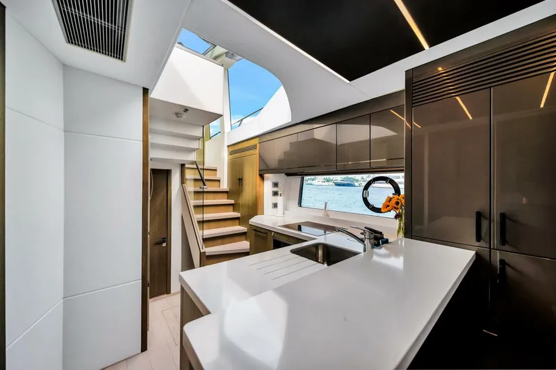  Yacht Photos Pics 2022 Sunseeker Predator 74 - Image 48