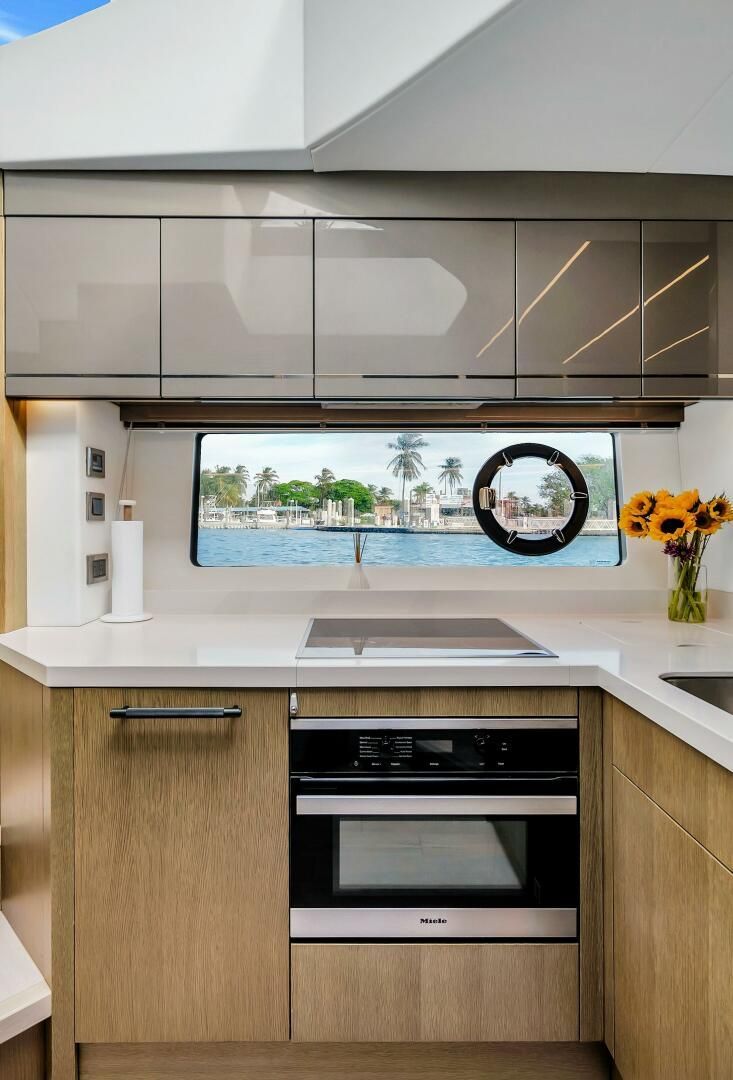 2022 Sunseeker 74 
