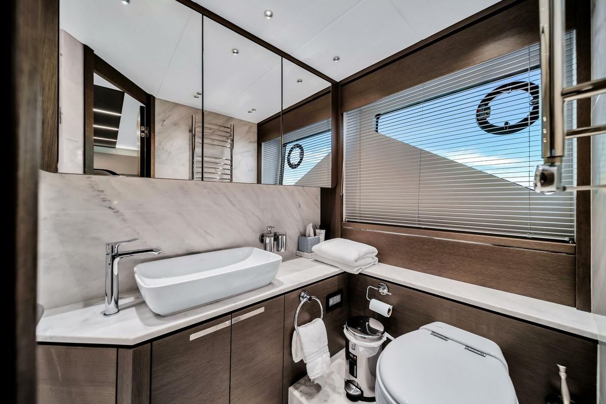 2022 Sunseeker 74 
