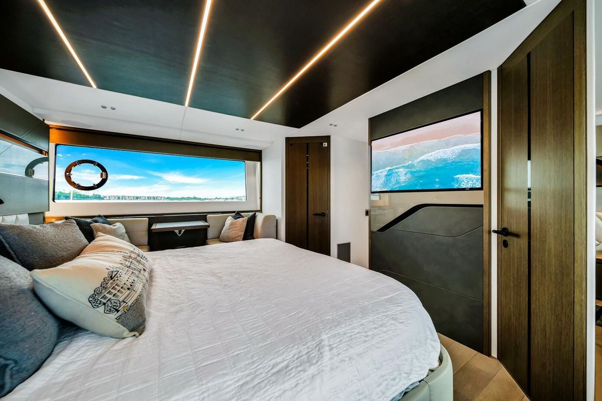 2022 Sunseeker 74 