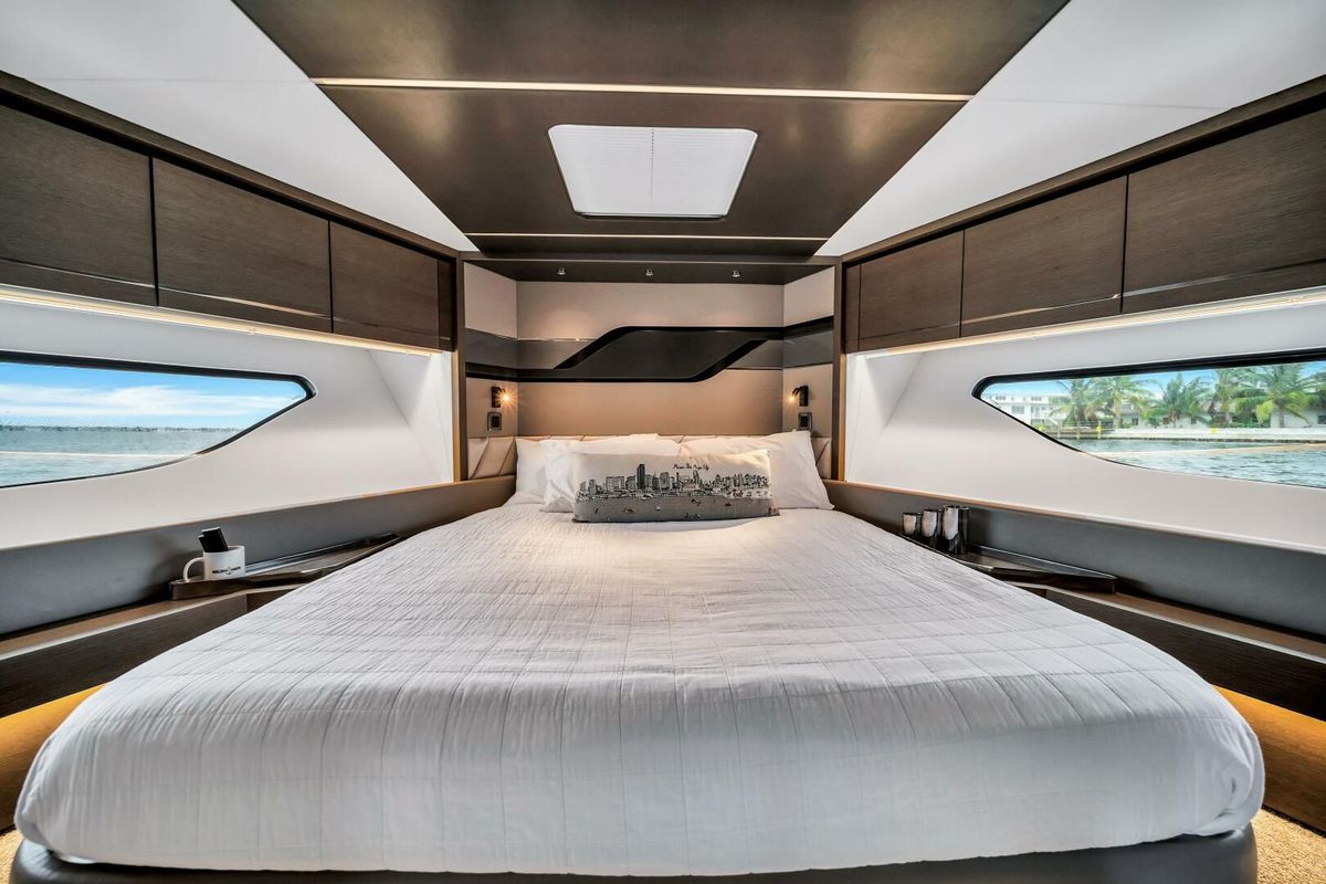 2022 Sunseeker 74 