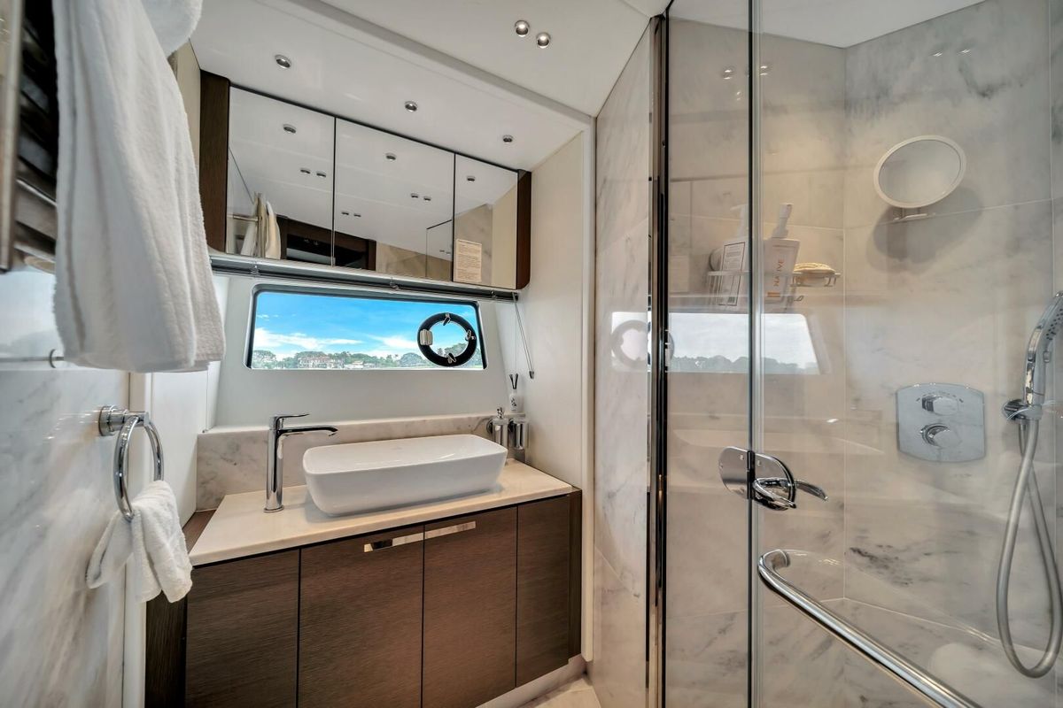 2022 Sunseeker 74 