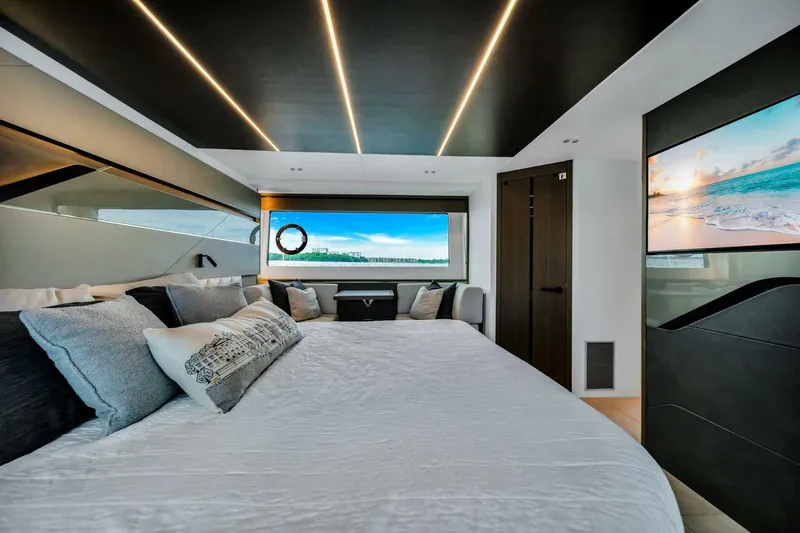  Yacht Photos Pics 2022 Sunseeker Predator 74 - Image 39