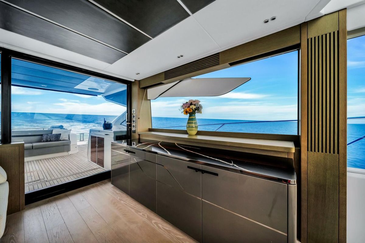 2022 Sunseeker 74 