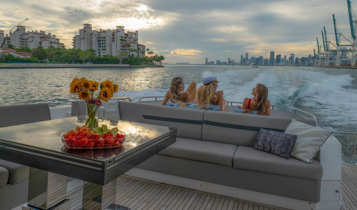 2022 Sunseeker 74 