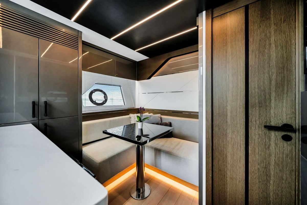 2022 Sunseeker 74 