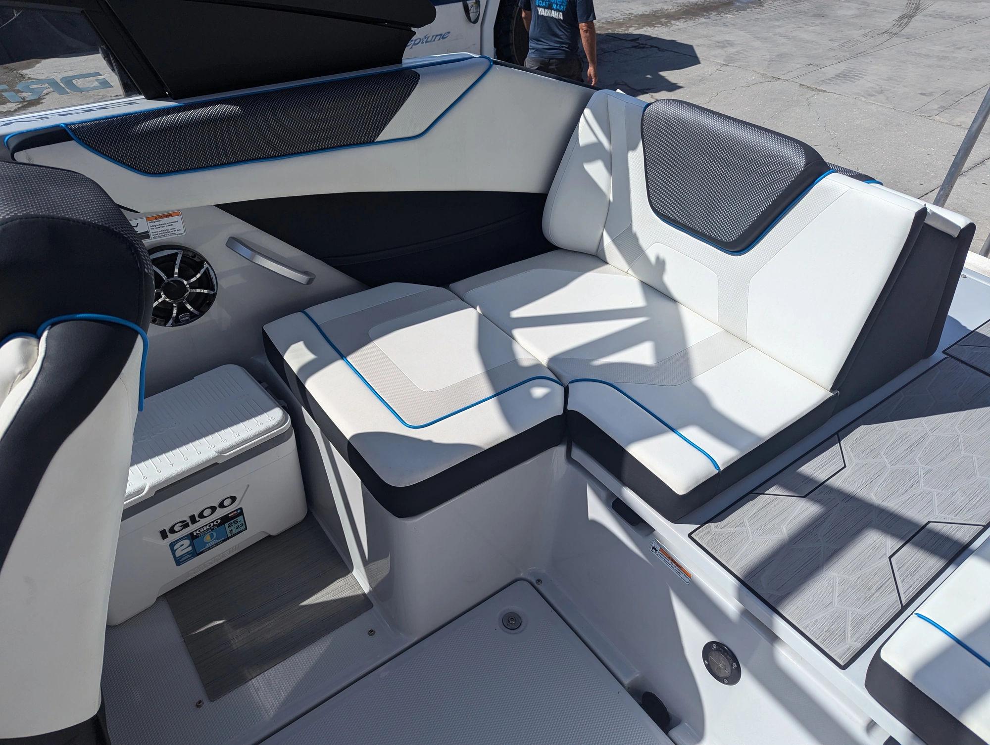 222 FSH Sport Center Console Boats | Yamaha Boats