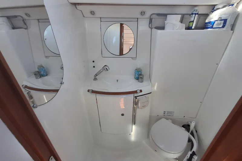 H2o Bungalow Yacht Photos Pics Bathroom interior of 2006 Beneteau Oceanis 393 yacht, featuring sink and toilet.