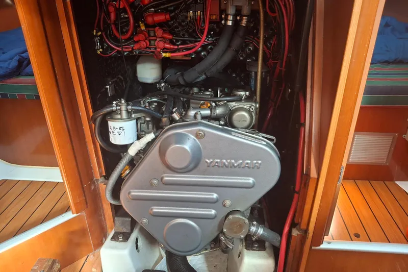 H2o Bungalow Yacht Photos Pics Engine compartment of a 2006 Beneteau Oceanis 393 sailboat with Yanmar engine.