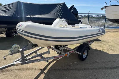 Avon 320 jet sc