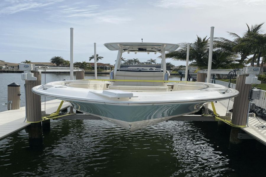 2022 Boston Whaler 250 Dauntless