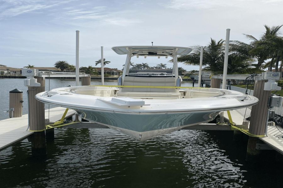 2022 Boston Whaler 250 Dauntless