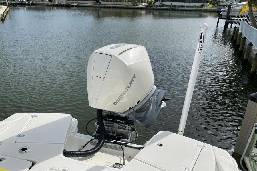 2022 Boston Whaler 250 Dauntless