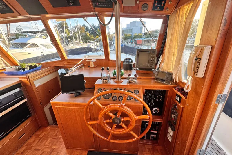  Yacht Photos Pics 1989 Grand Banks 42 yacht helm with wooden steering wheel and navigation equipment.