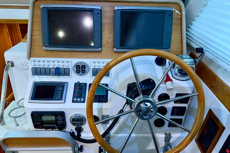 La Dolce Vita Yacht Photos Pics Helm of 2011 Back Cove 37 boat with dual screens and wooden steering wheel.