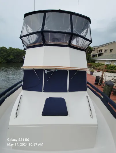 'linda Ii' Yacht Photos Pics Foredeck aft & Bridge
