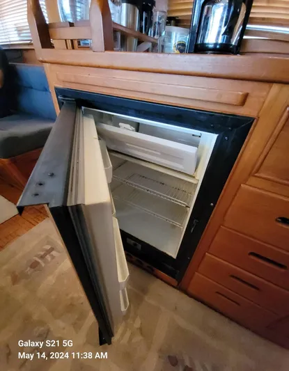 'linda Ii' Yacht Photos Pics Galley Refrigerator