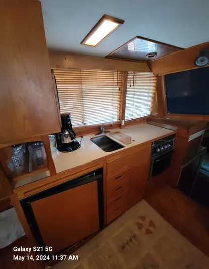 'linda Ii' Yacht Photos Pics Galley