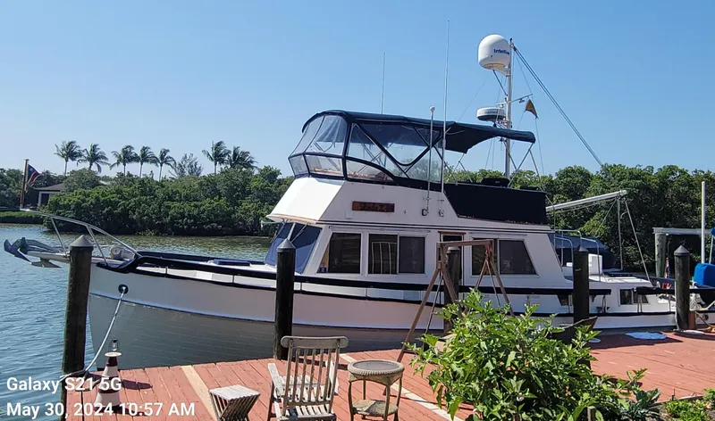 'linda Ii' Yacht Photos Pics 1987 Brand Banks 42 Classic  - Port side