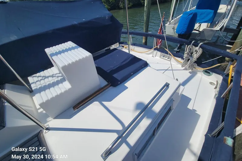 'linda Ii' Yacht Photos Pics Carriage top w/ Tender