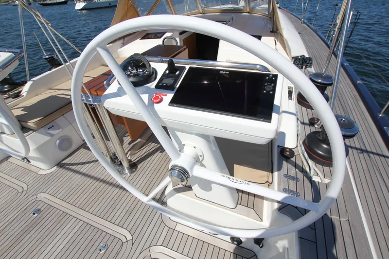 K7 Yacht Photos Pics S wheel