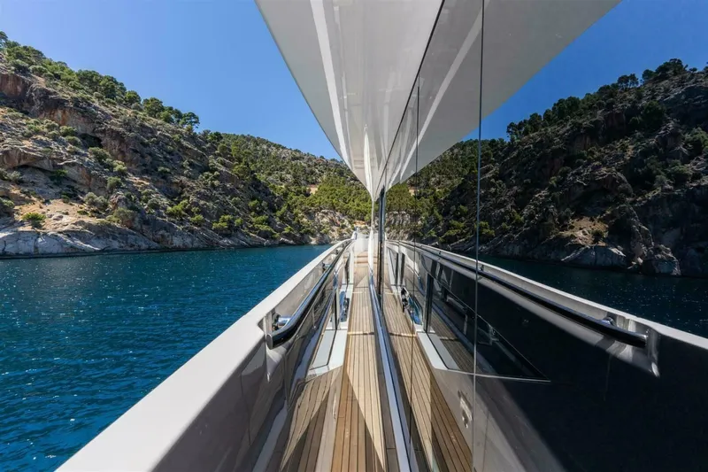  Yacht Photos Pics 2026 Sunseeker 90 Ocean Enclosed - Image 33