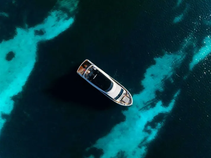  Yacht Photos Pics 2026 Sunseeker 90 Ocean Enclosed - Image 6