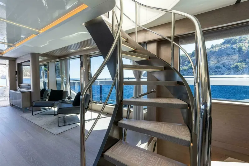  Yacht Photos Pics 2026 Sunseeker 90 Ocean Enclosed - Image 15