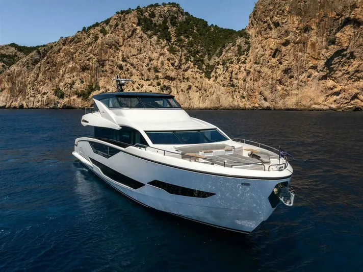  Yacht Photos Pics 2026 Sunseeker 90 Ocean Enclosed - Image 7