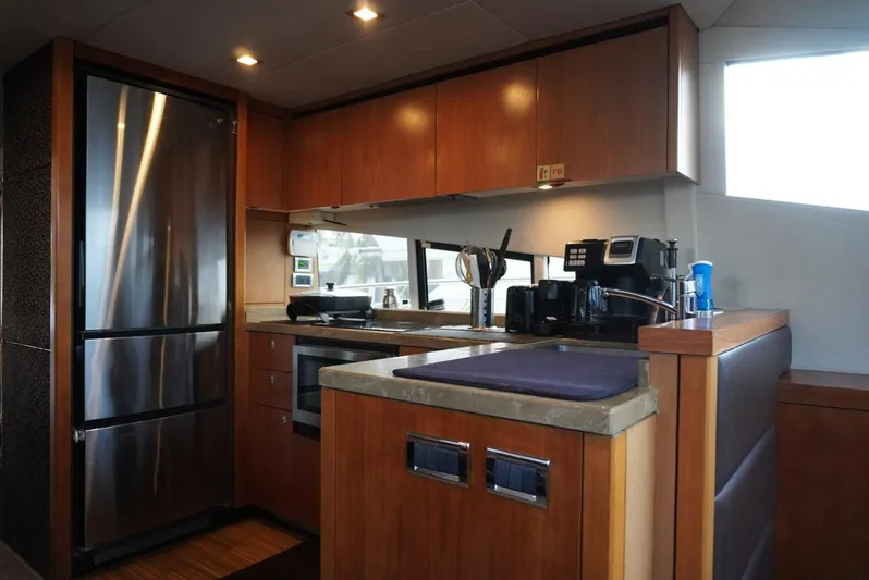 Patos Yacht Photos Pics 