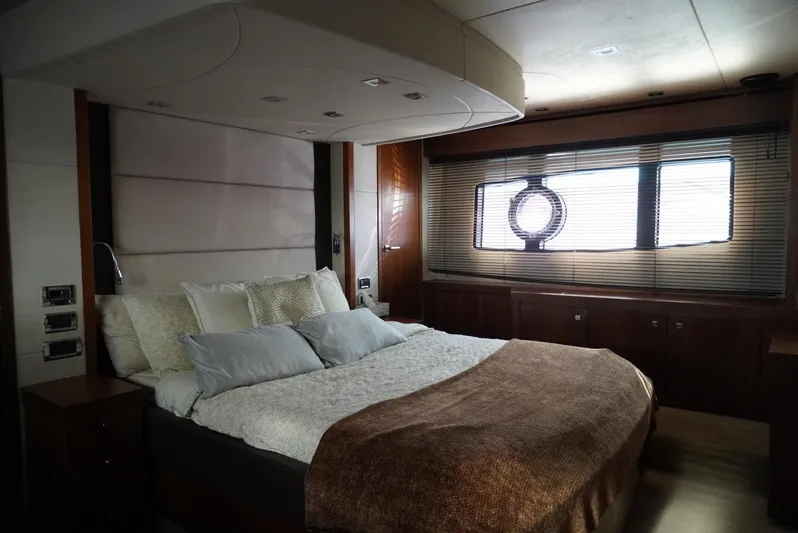 Patos Yacht Photos Pics 