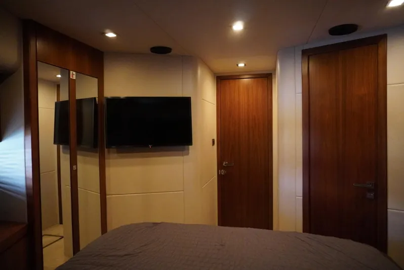 Patos Yacht Photos Pics 