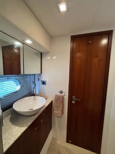 Patos Yacht Photos Pics 