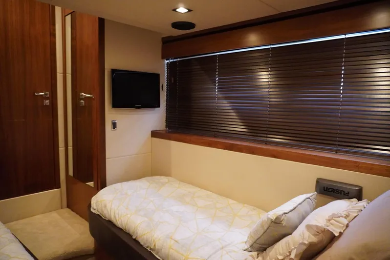 Patos Yacht Photos Pics 