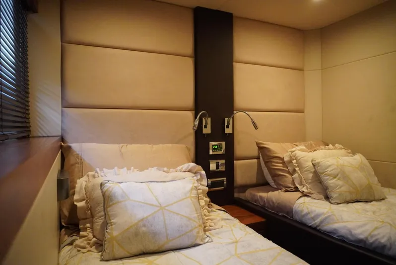 Patos Yacht Photos Pics 