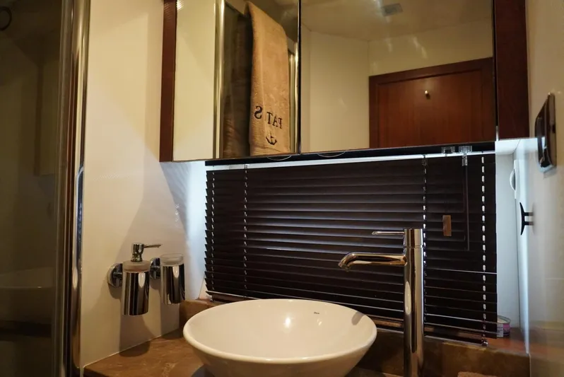 Patos Yacht Photos Pics 