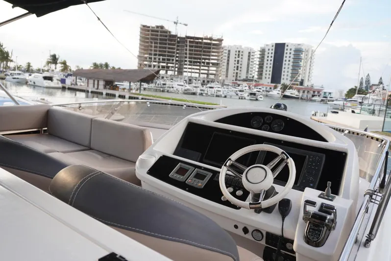 Patos Yacht Photos Pics 