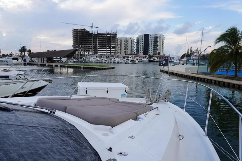 Patos Yacht Photos Pics 