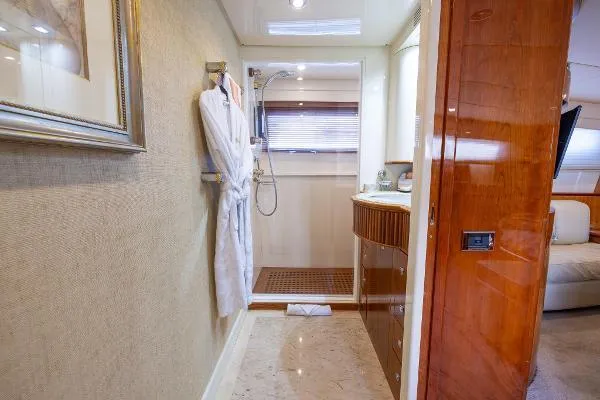  Yacht Photos Pics Upper VIP ensuite head