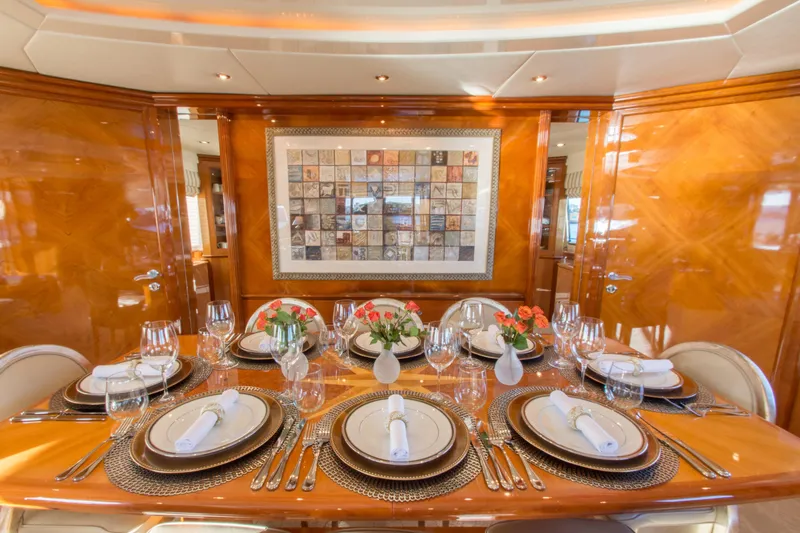  Yacht Photos Pics Luxurious dining area on 1999 Azimut 5 Stateroom VIP Edition yacht.