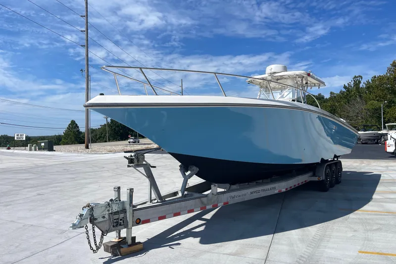  Yacht Photos Pics 2002 Fountain 38 CC Tournament Edition boat on trailer under clear blue sky.